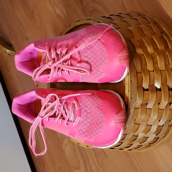 Puma Shoes - 🎉CLOSET CLEAROUT Pink puma faas 500v2
